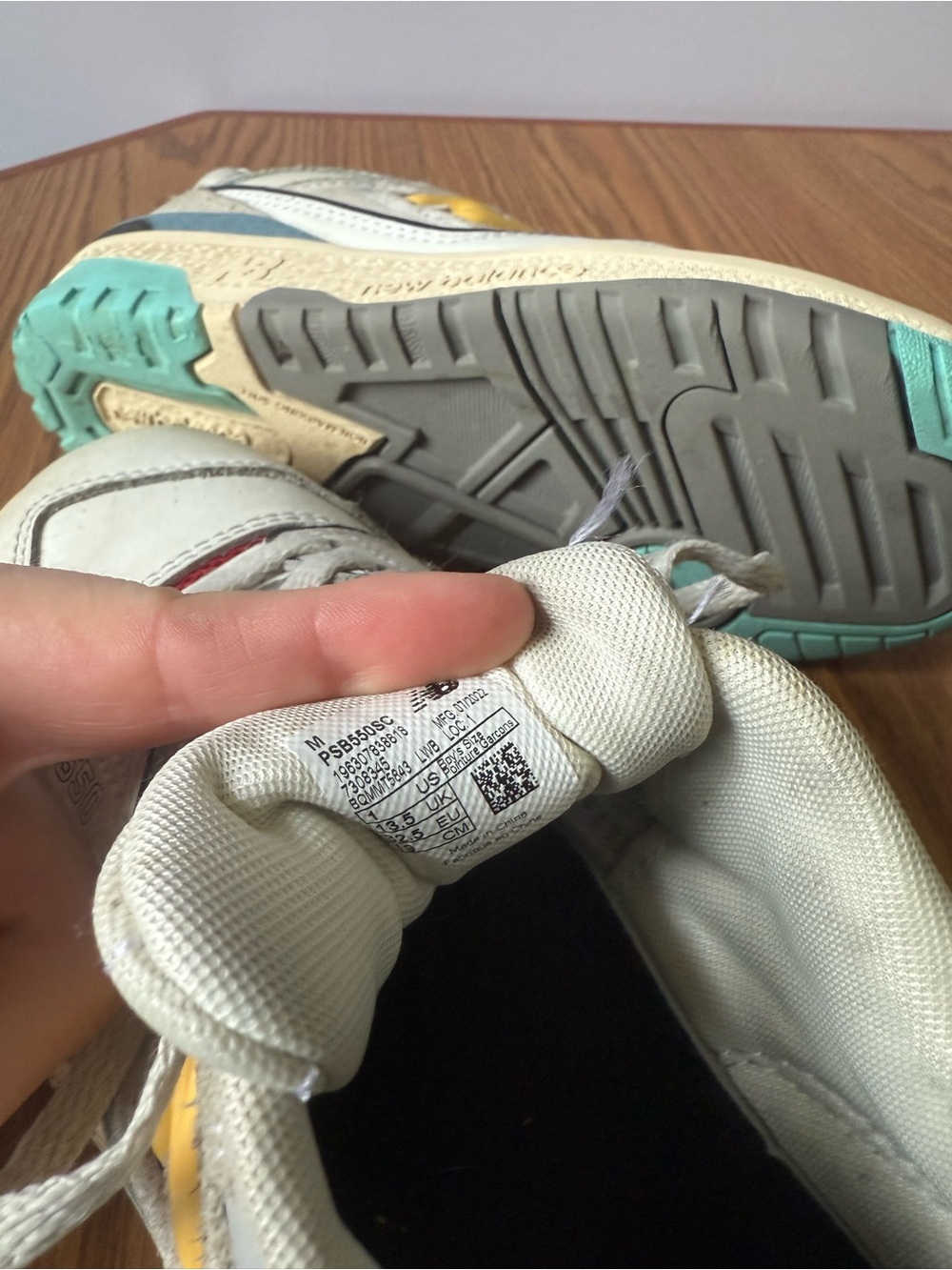 New Balance 550 Shoes in Cream/White/Yellow/Blue - Kids Size 1 - Picture 7 of 7